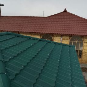 سقف شیبدار با تایل طرح سفال سبز
